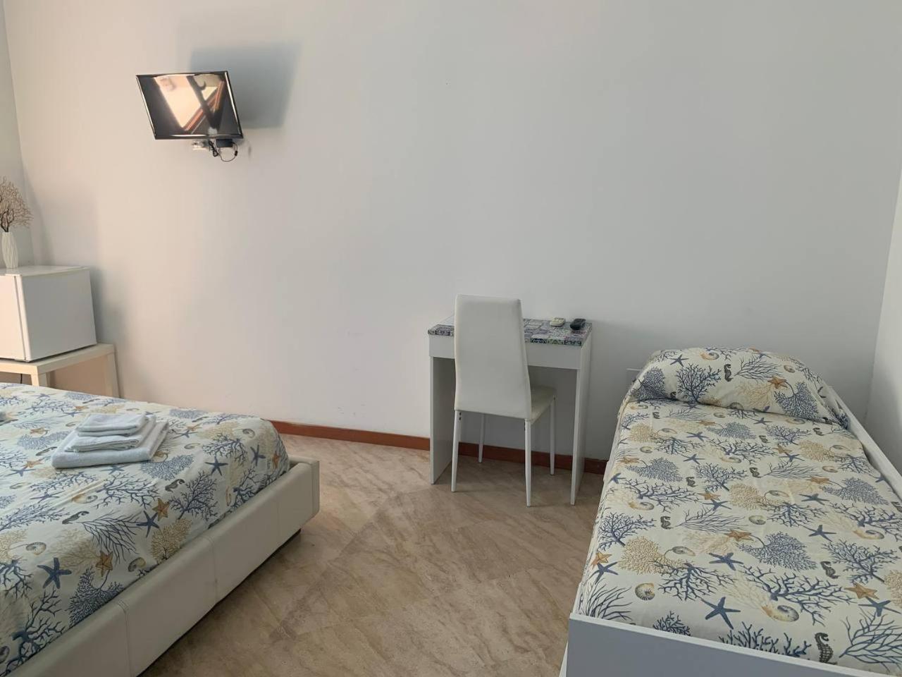 Borgomarino'S Room Cefalu Exterior photo