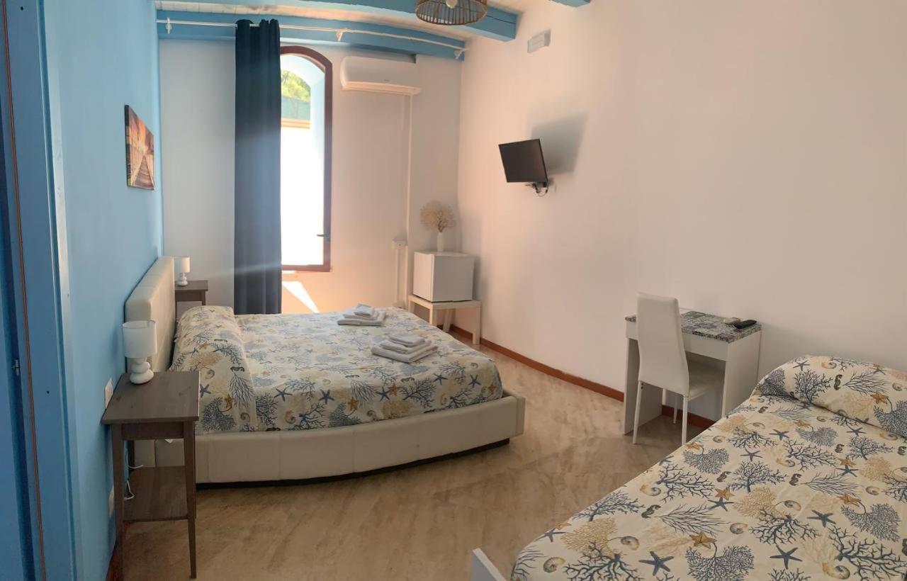 Borgomarino'S Room Cefalu Exterior photo